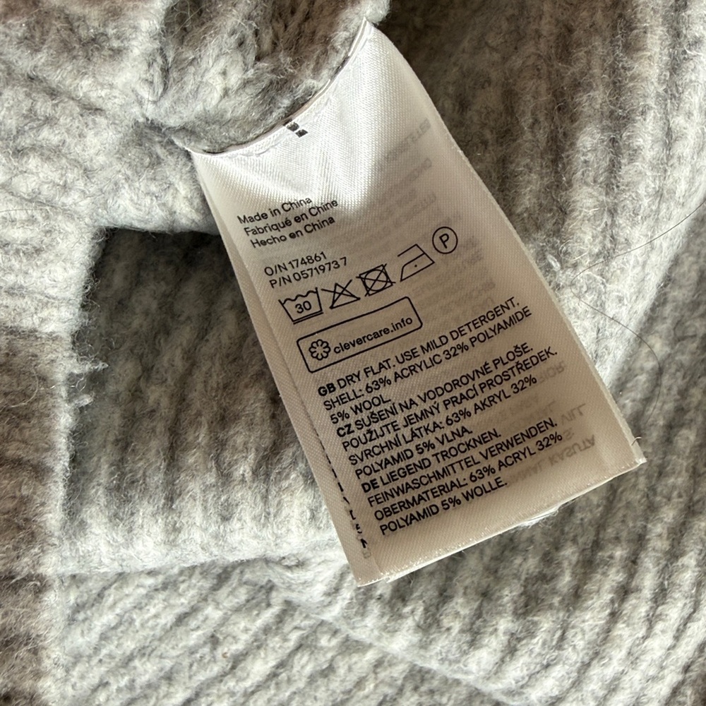 H&M Gray Ribbed Knit Sweater - Picture 5 of 5